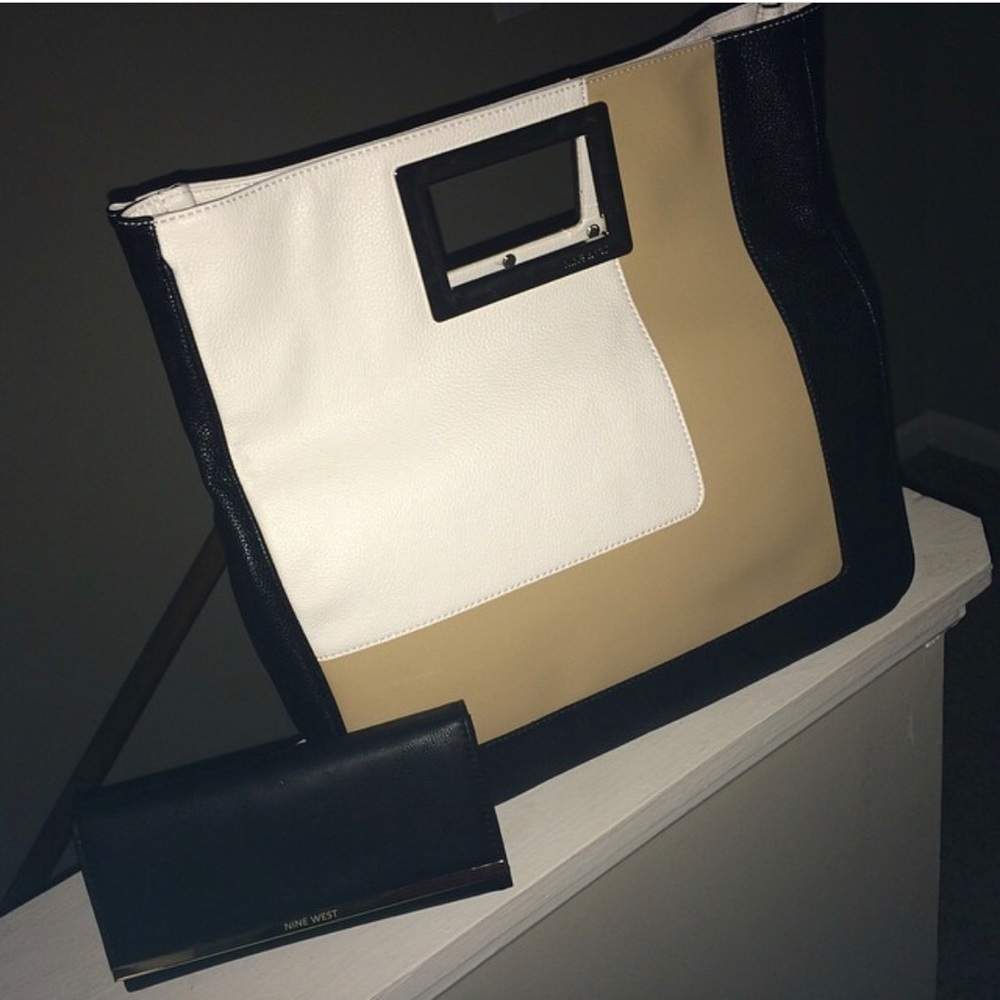 ✨Nine West Over-Size Clucth✨ Wallet NOT Included